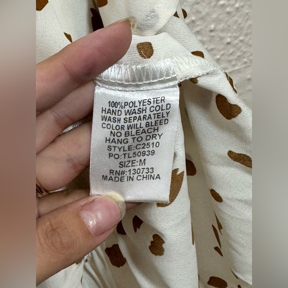 Umgee White & Tan Dalmatian Animal Print Button Front Top Women’s Size Medium - Picture 7 of 10